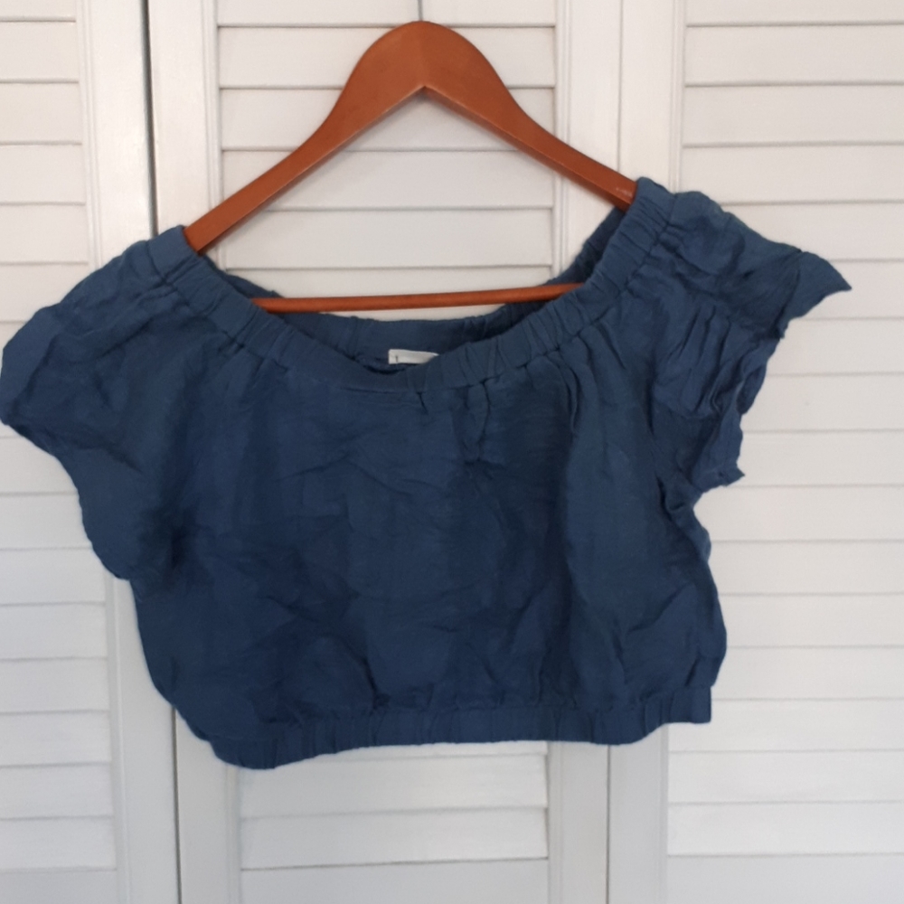 Lush linen and rayon top. Size L